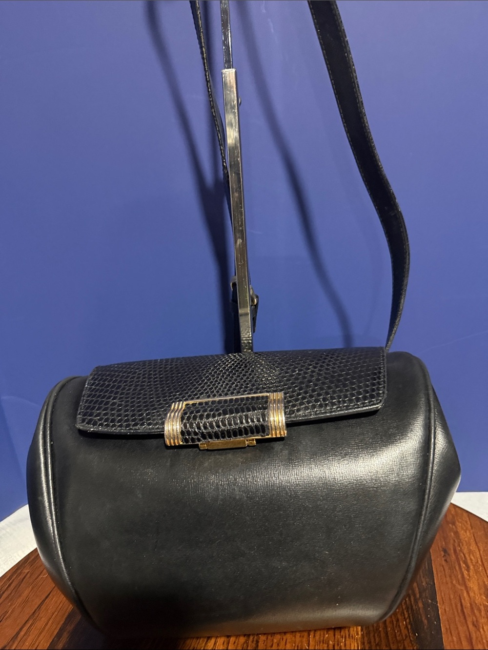 Luana Black Leather Shoulder Bag with Textured Flap and Gold Accent